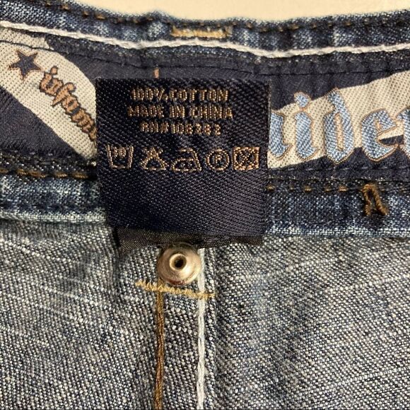 INFAMOUS RAIDER JEANS,, Men’s Blue Denim Shorts, Tag says 46, hand measures 44 - Picture 6 of 12